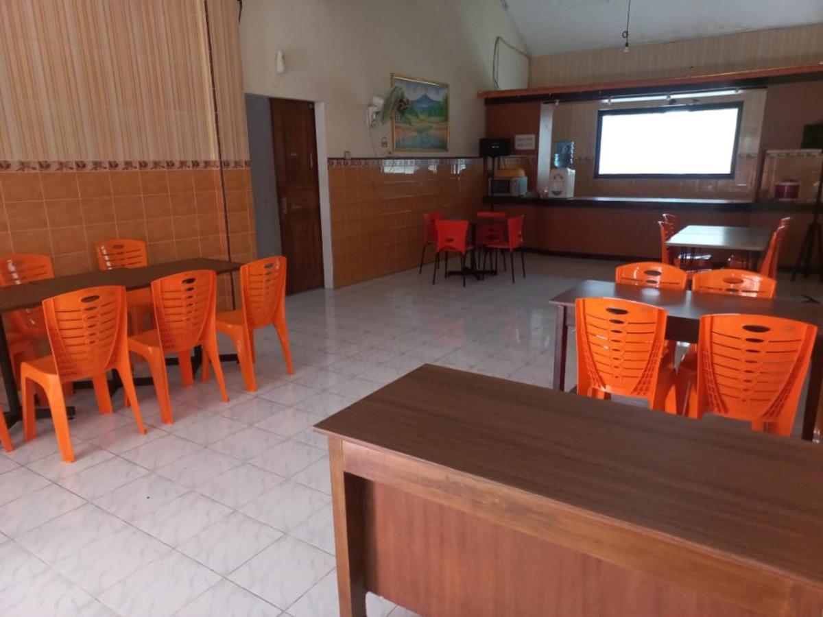 Collection O 91489 Hotel Tanjung Permata Cilacap Exterior foto
